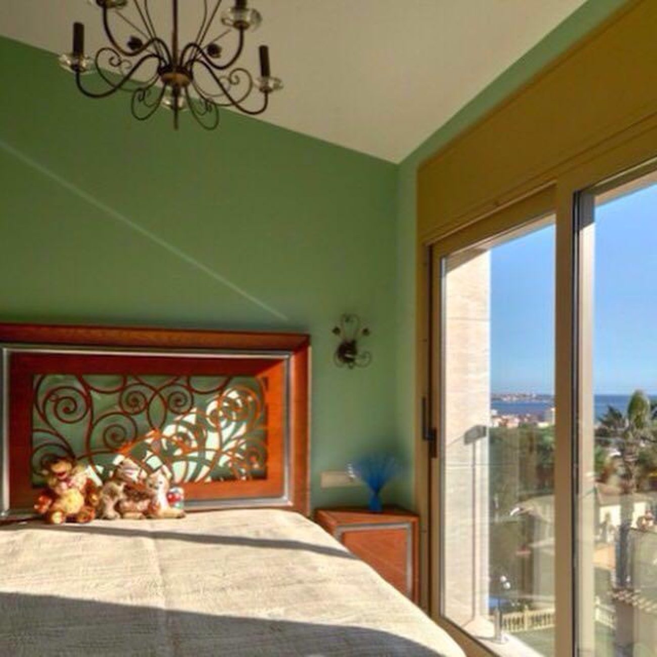 Stunning new home with views in Calonge