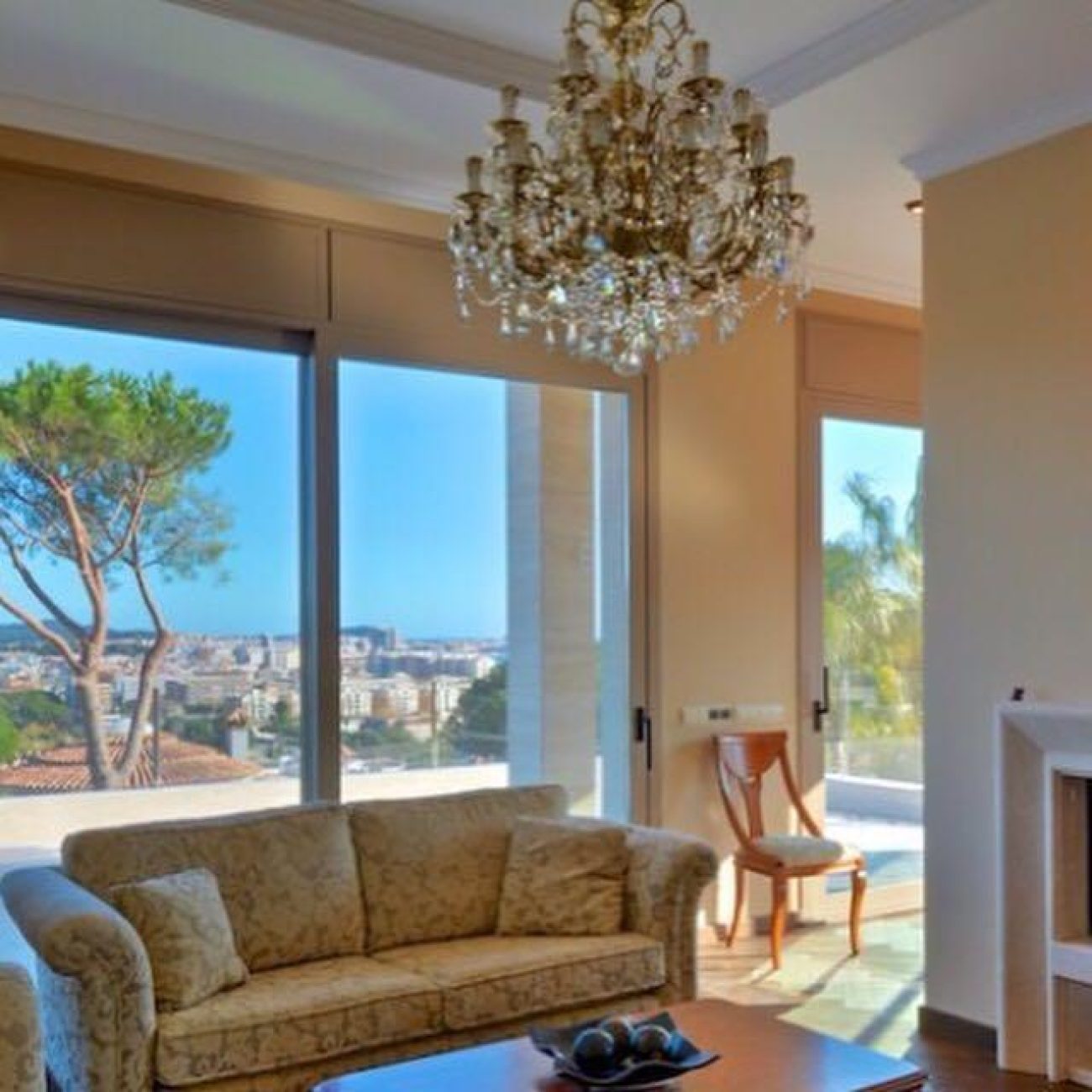 Stunning new home with views in Calonge