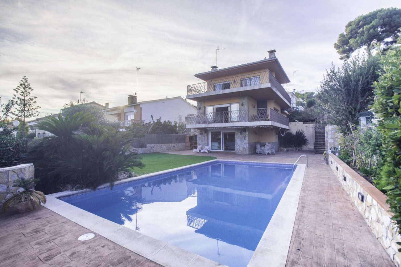 House with views in Castelldefels