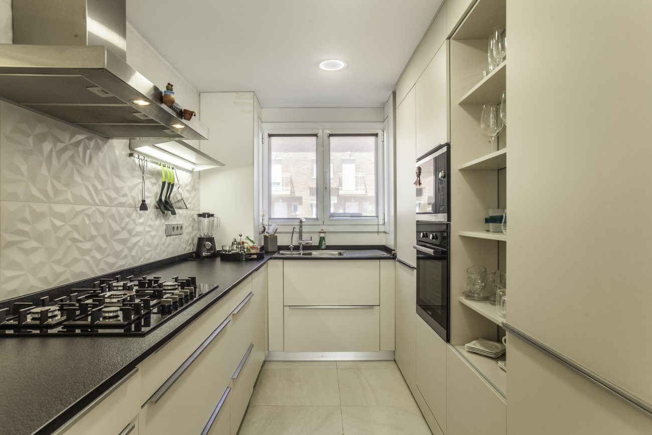 Newly refurbished townhouse at the first sea line