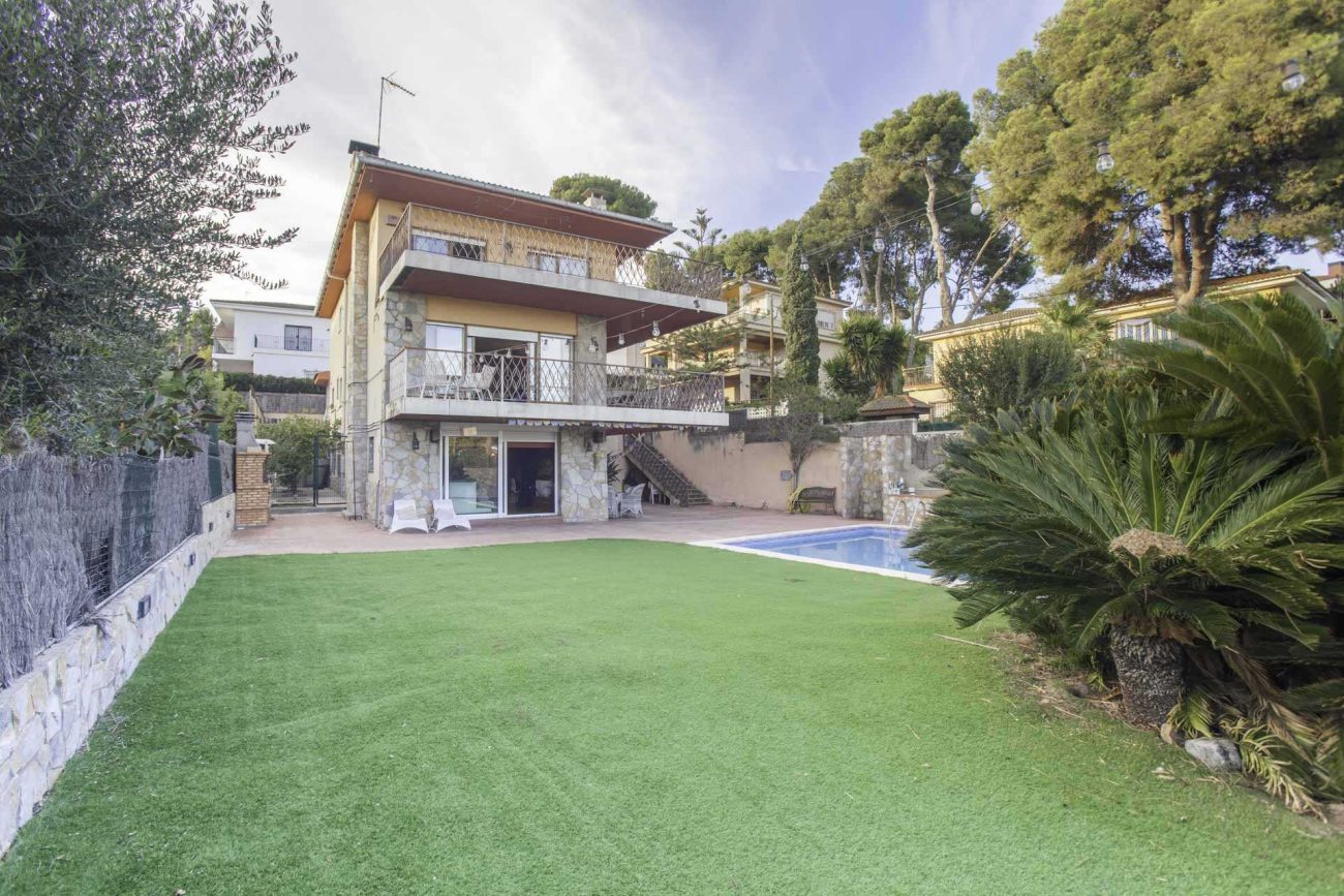 House with views in Castelldefels