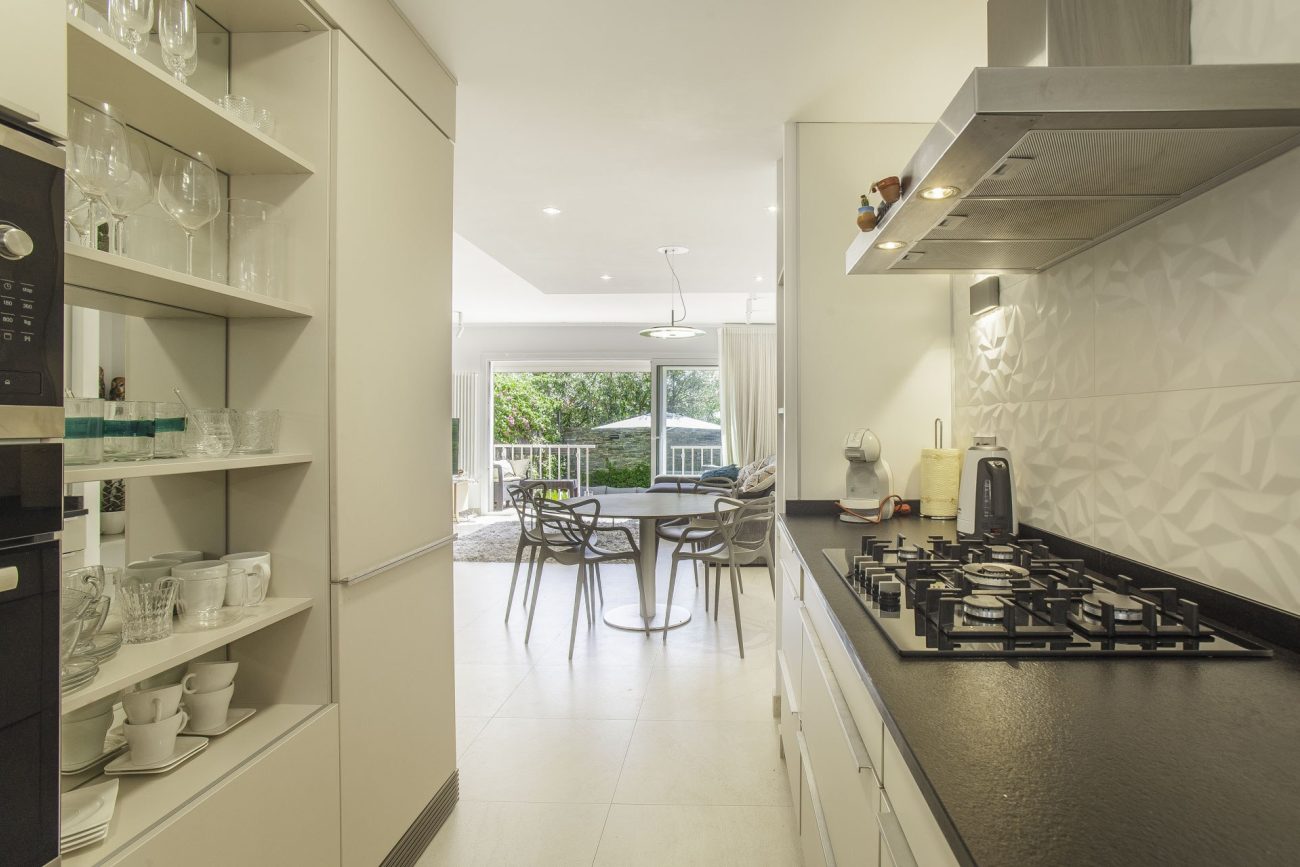 Newly refurbished townhouse at the first sea line