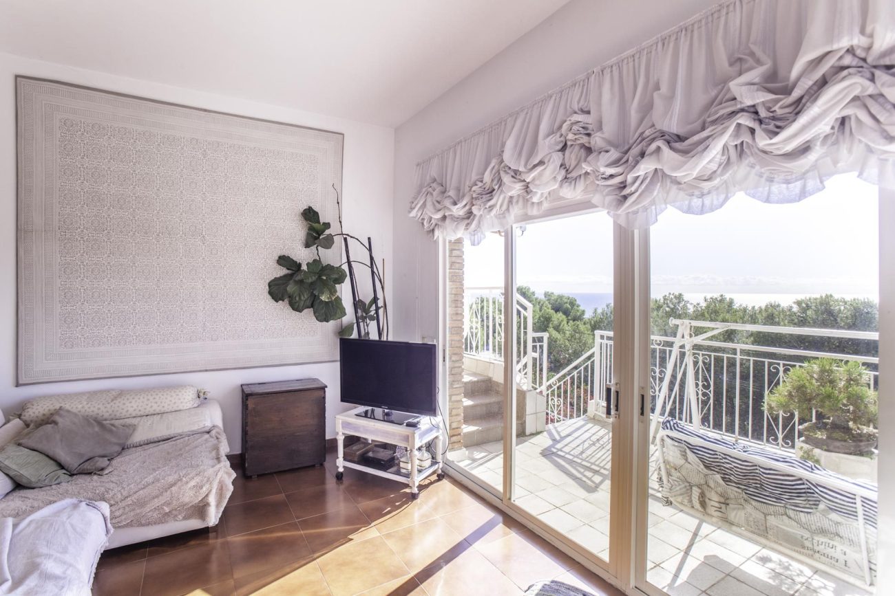 House in the best mountain area of Castelldefels