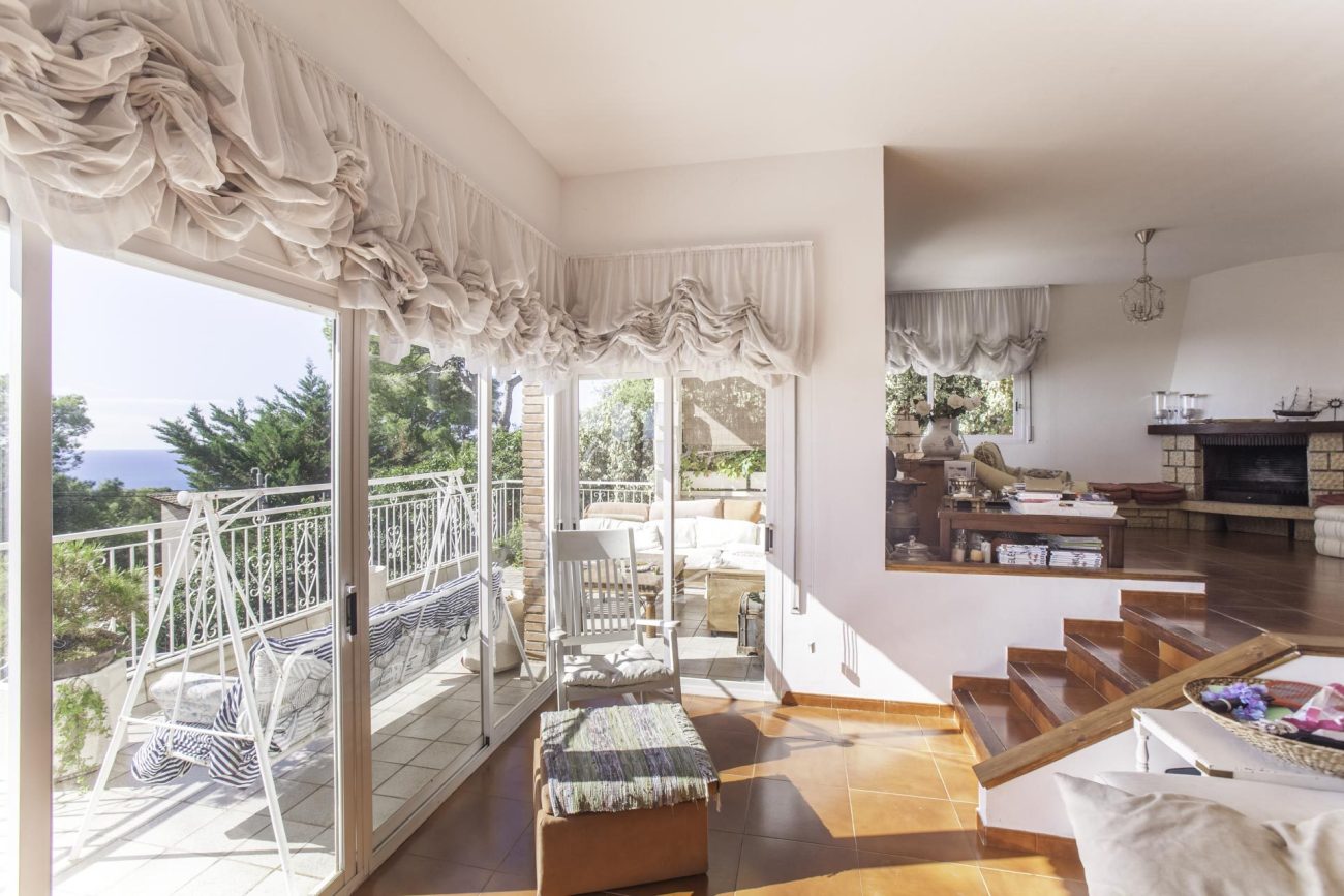 House in the best mountain area of Castelldefels