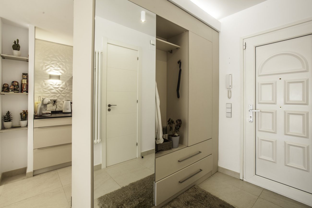Newly refurbished townhouse at the first sea line