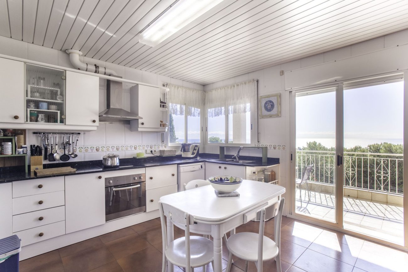 House in the best mountain area of Castelldefels