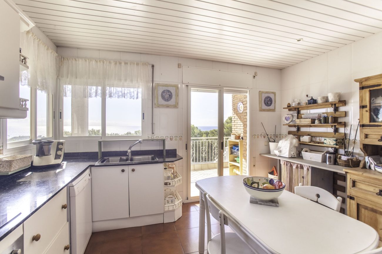 House in the best mountain area of Castelldefels