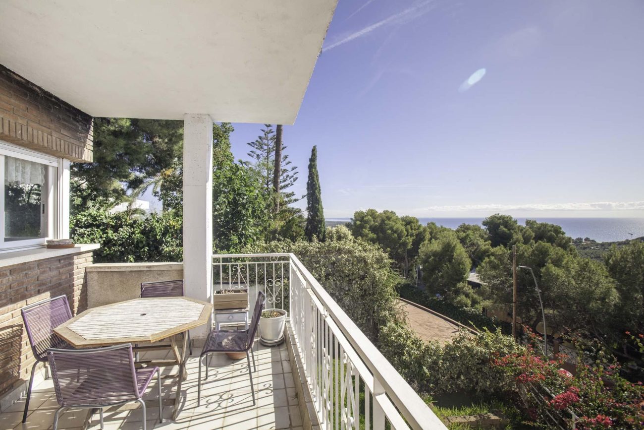 House in the best mountain area of Castelldefels