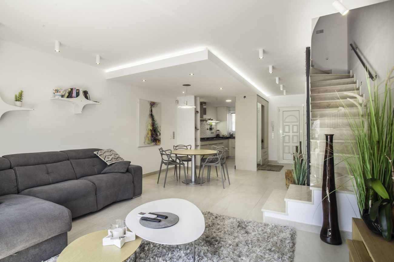 Newly refurbished townhouse at the first sea line