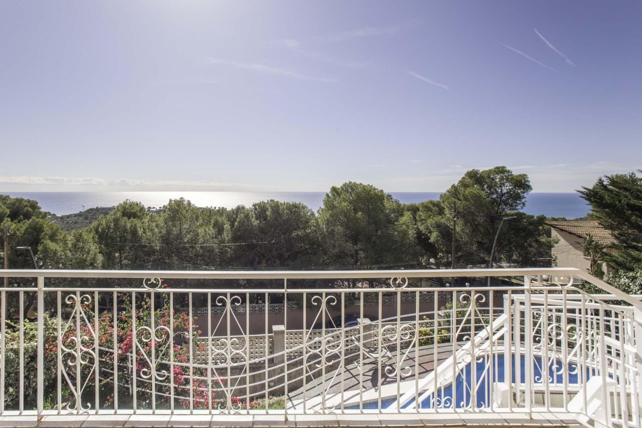 House in the best mountain area of Castelldefels