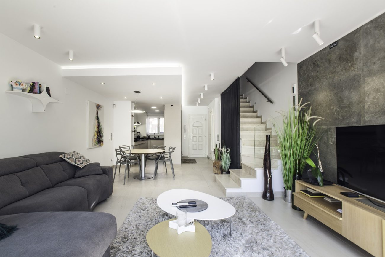 Newly refurbished townhouse at the first sea line
