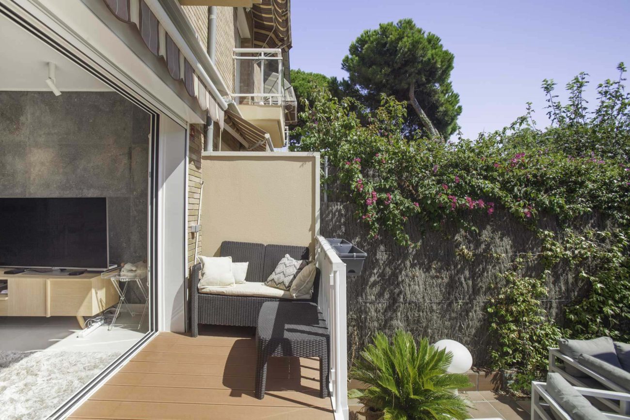 Newly refurbished townhouse at the first sea line