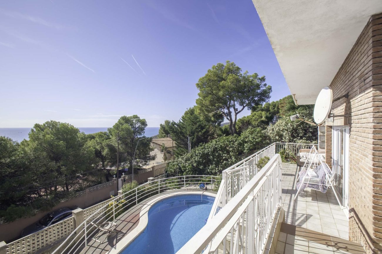 House in the best mountain area of Castelldefels