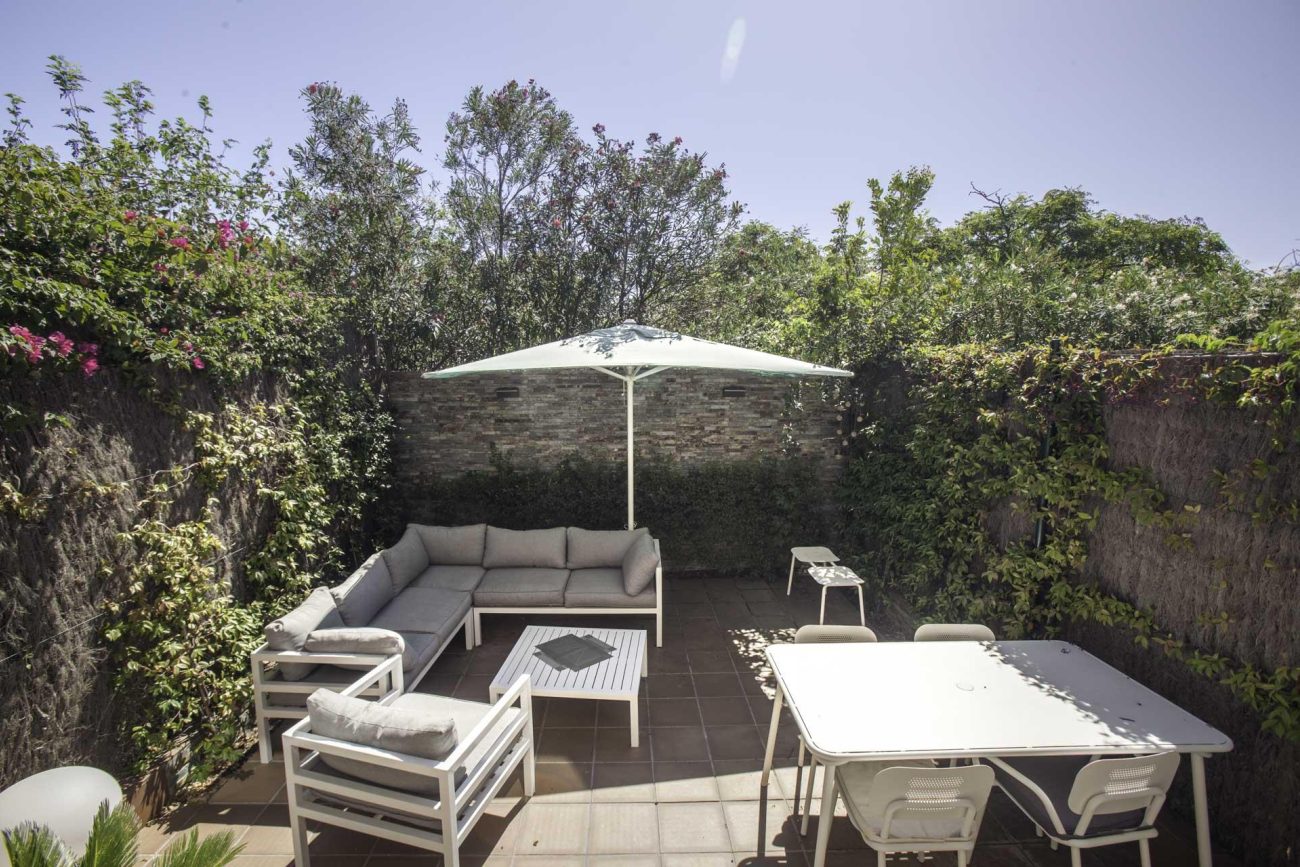 Newly refurbished townhouse at the first sea line