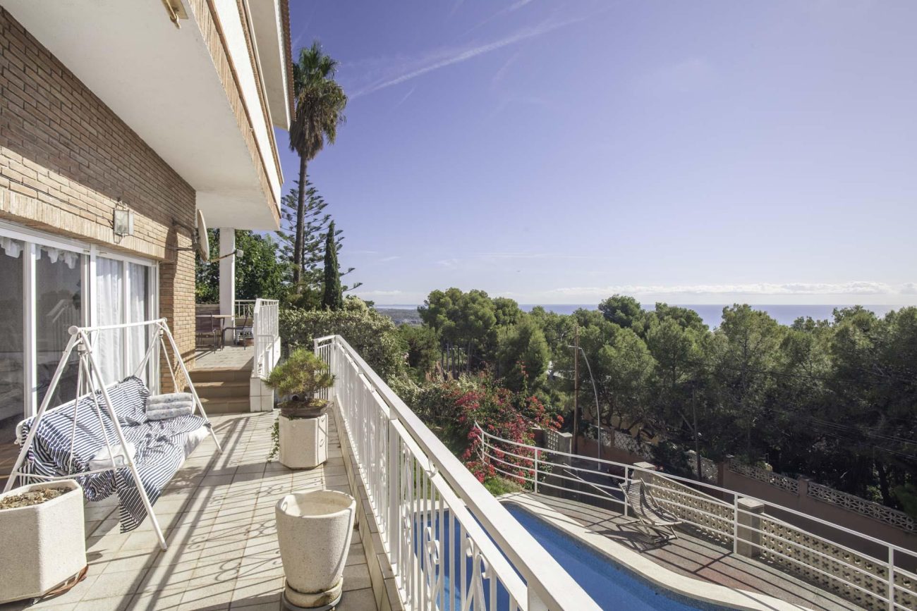 House in the best mountain area of Castelldefels