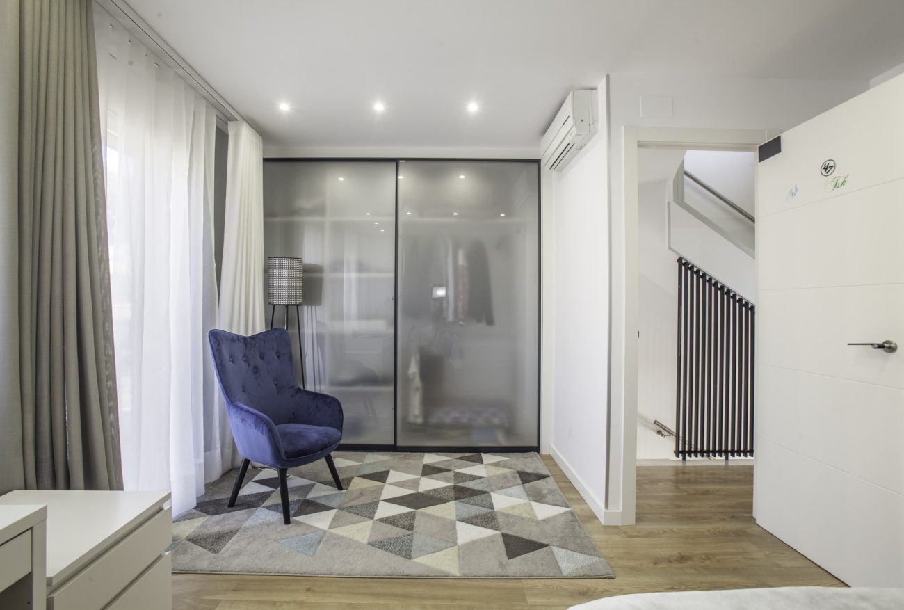 Newly refurbished townhouse at the first sea line