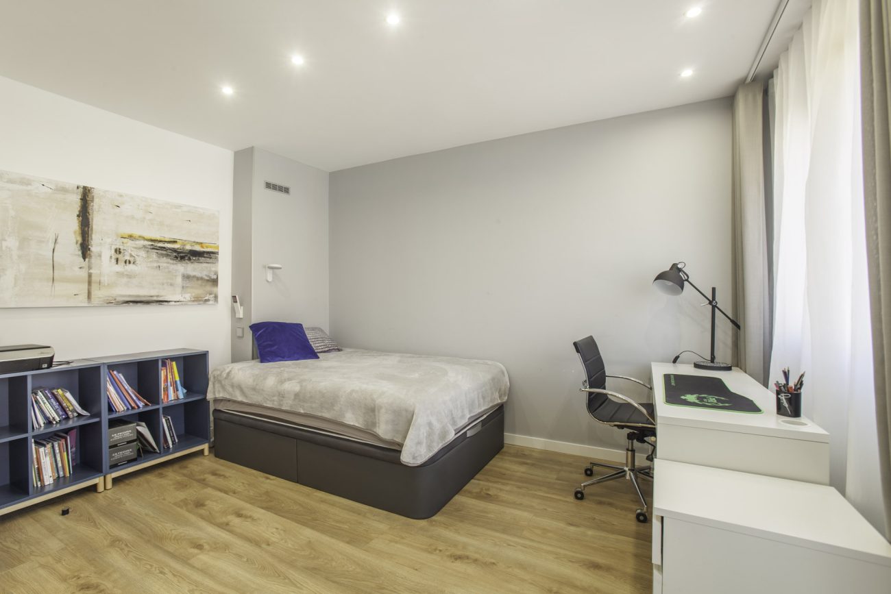 Newly refurbished townhouse at the first sea line