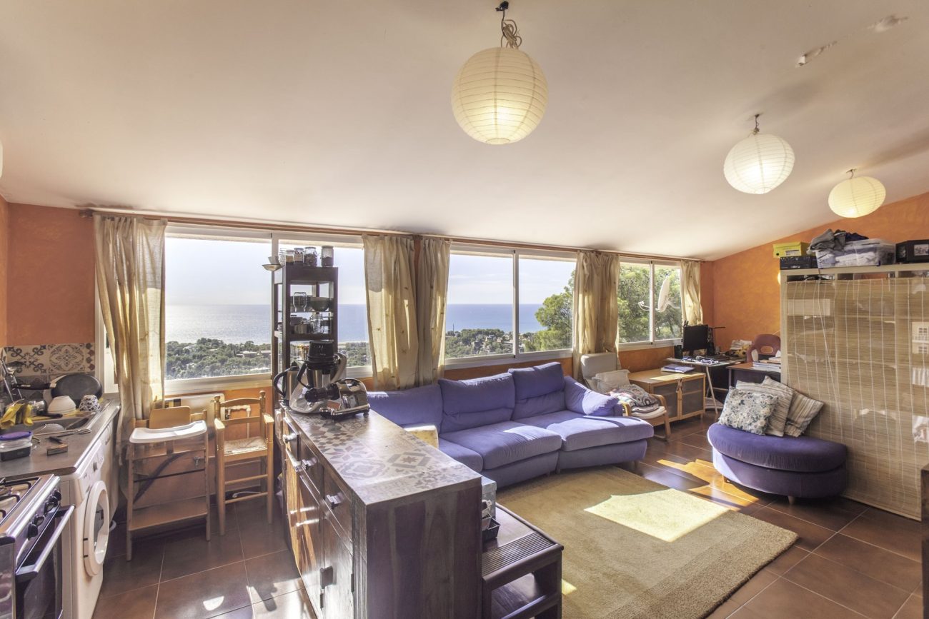 House in the best mountain area of Castelldefels