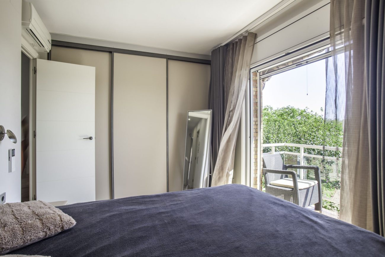 Newly refurbished townhouse at the first sea line
