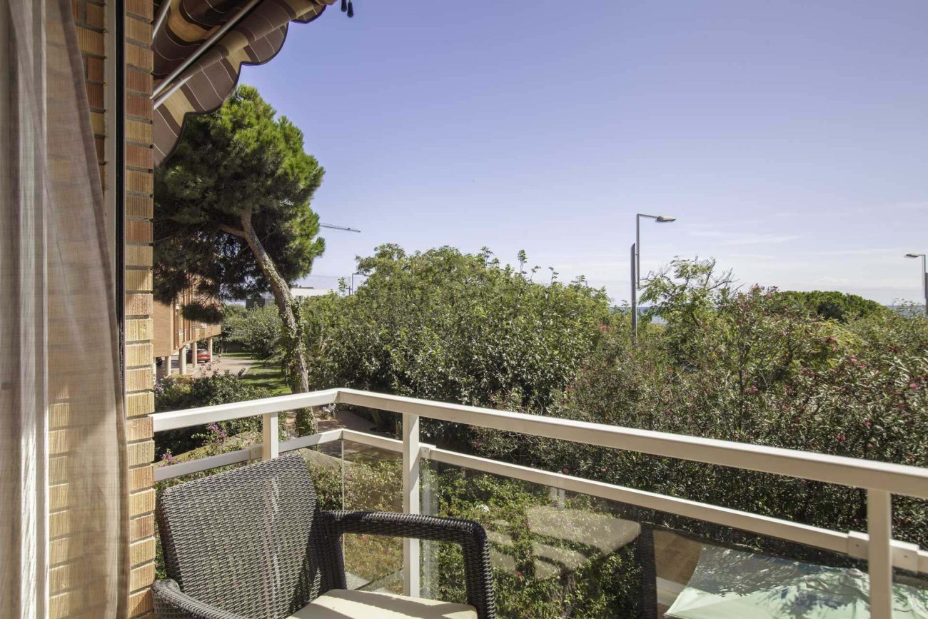 Newly refurbished townhouse at the first sea line