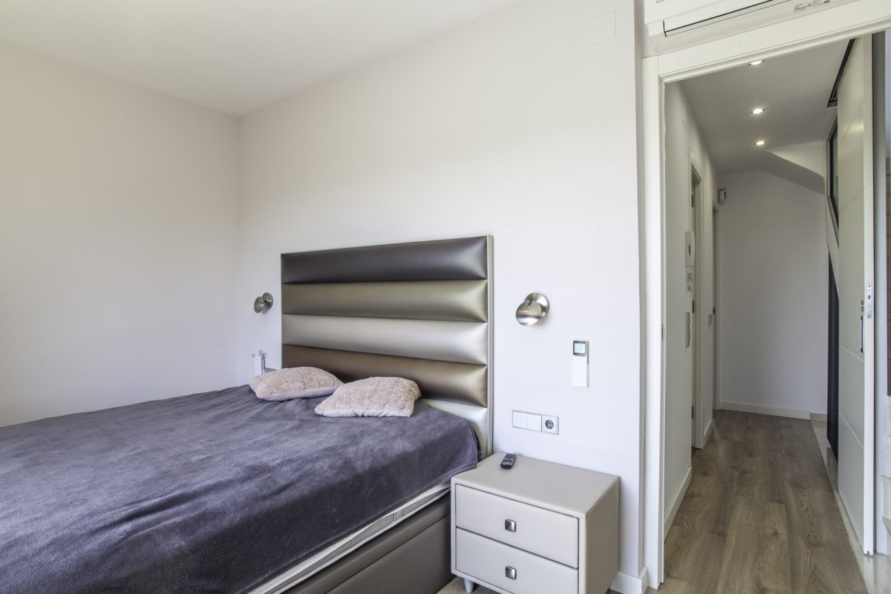 Newly refurbished townhouse at the first sea line