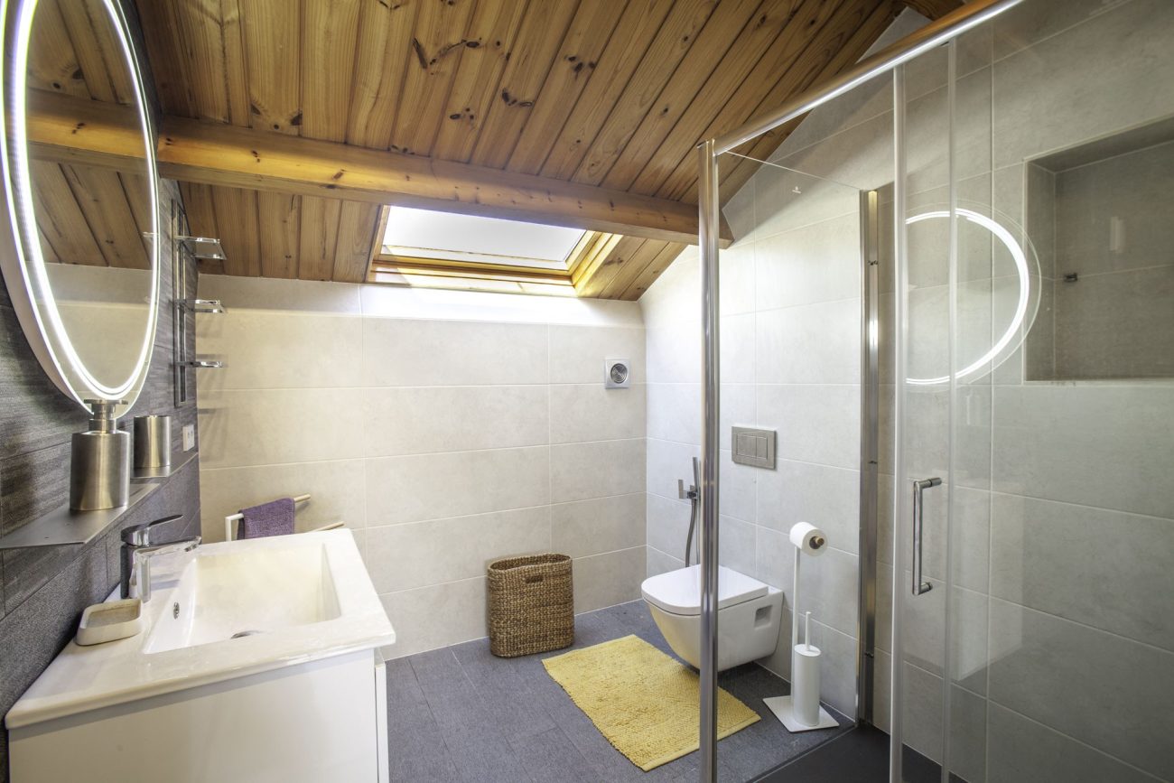 Newly refurbished townhouse at the first sea line
