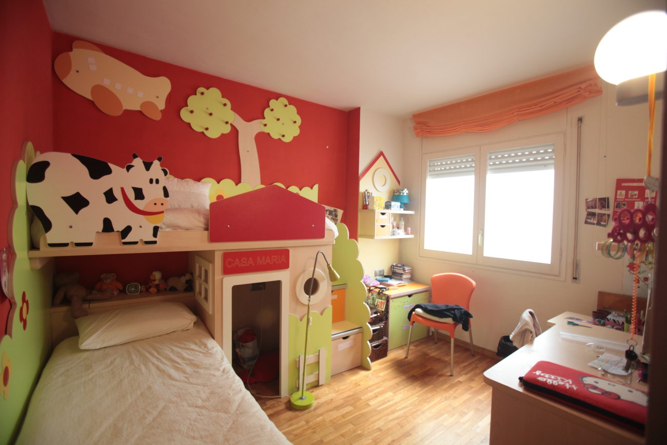 Large apartment in one of the main streets of Barcelona