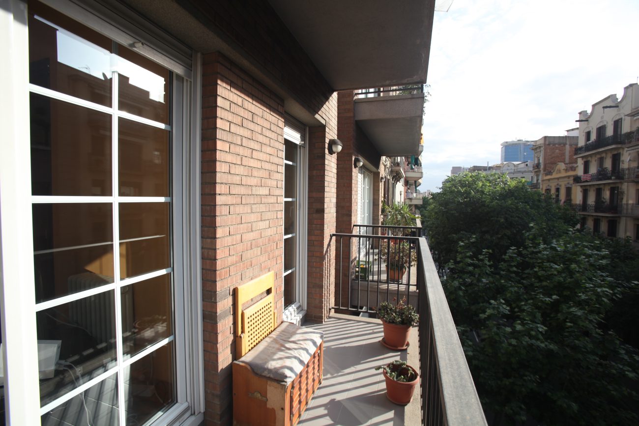 Large apartment in one of the main streets of Barcelona