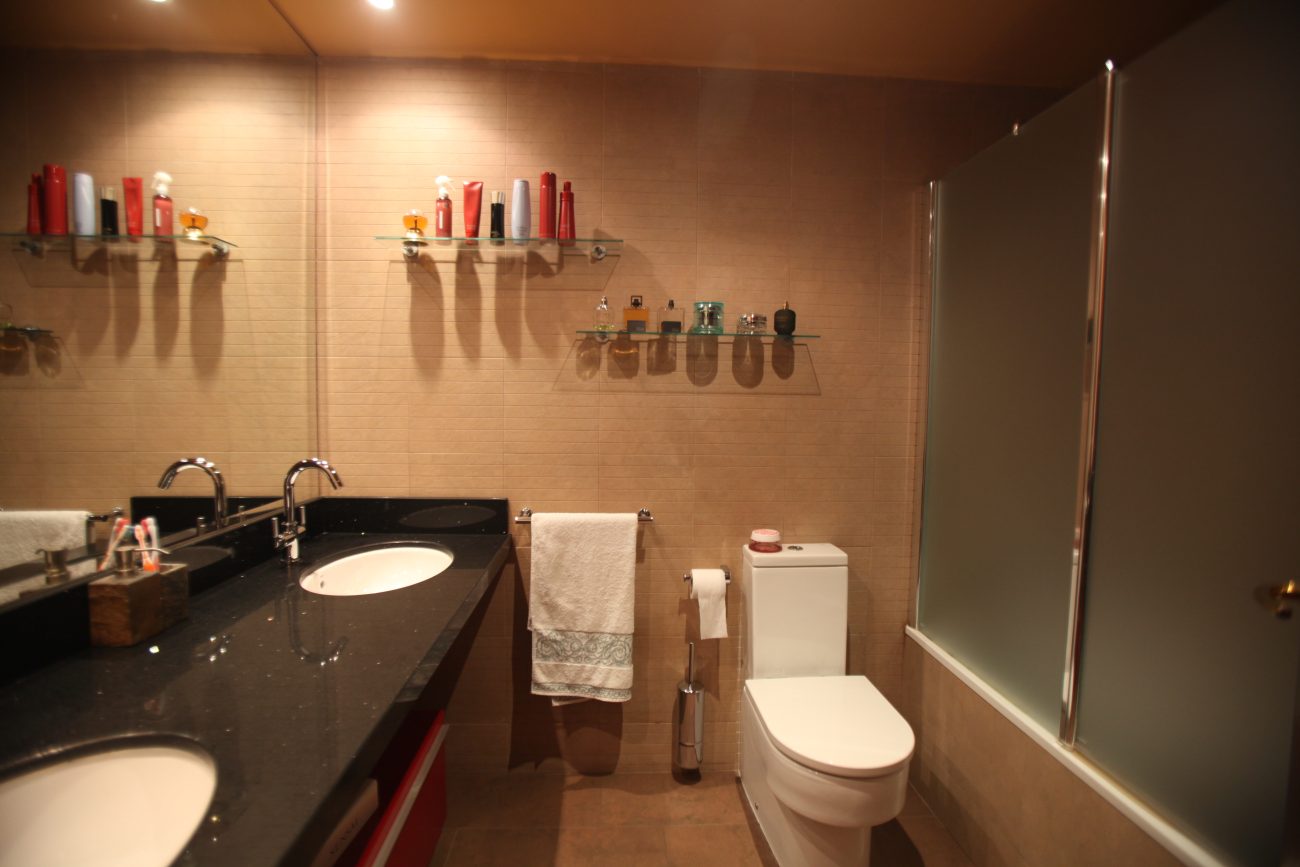 Large apartment in one of the main streets of Barcelona