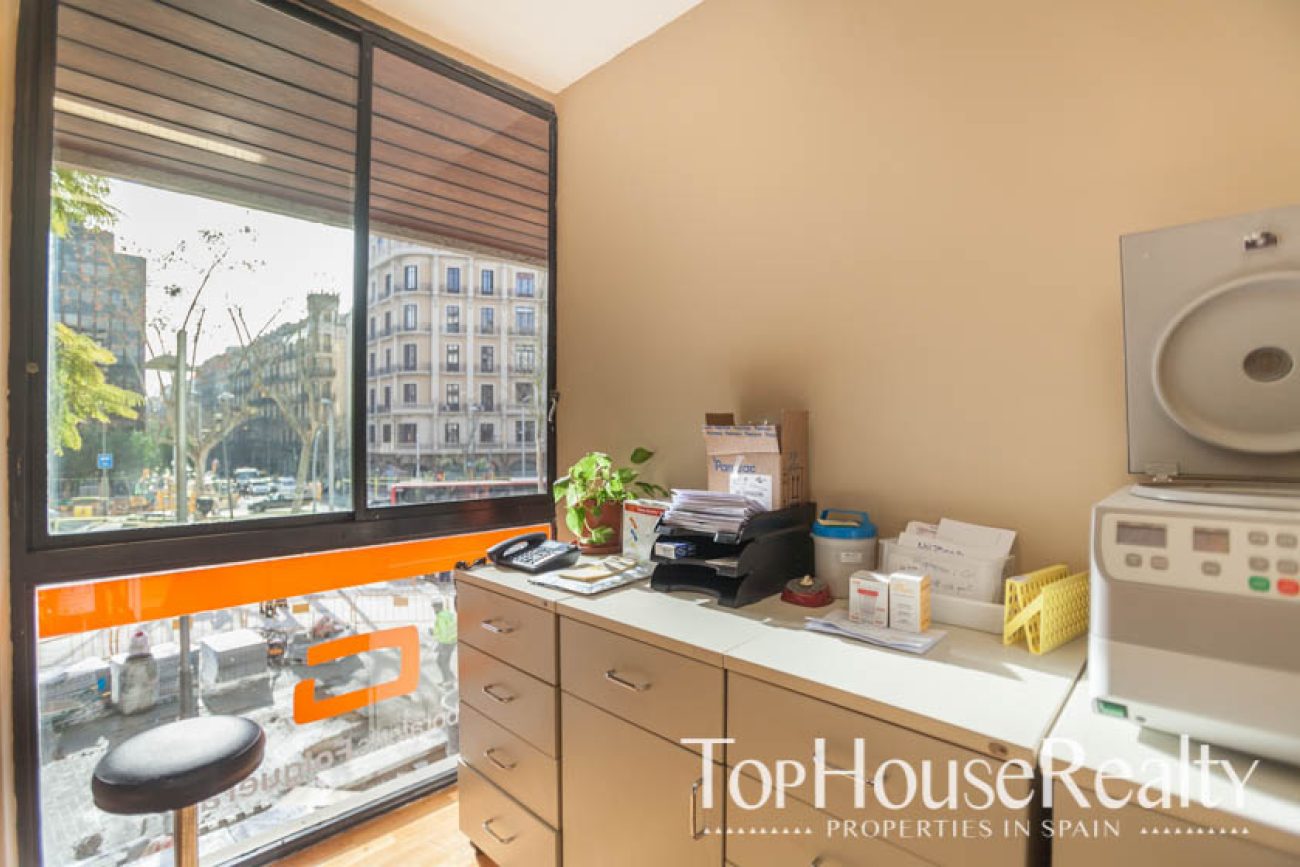 Commercial property for investment in an exclusive area of Barcelona