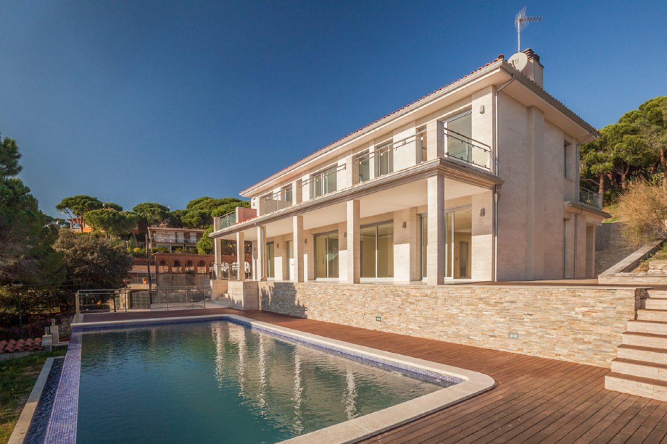 Newly constructed house with sea views