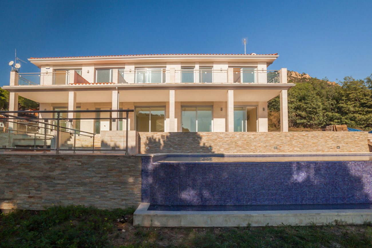Newly constructed house with sea views
