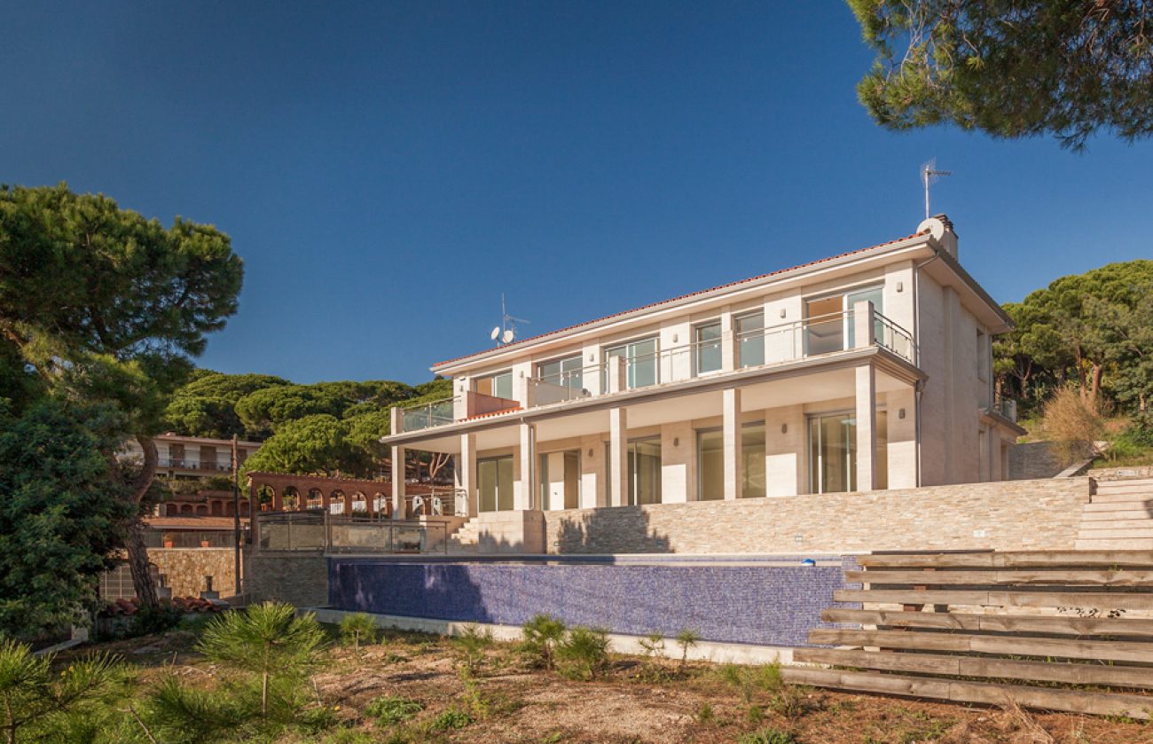 Newly constructed house with sea views