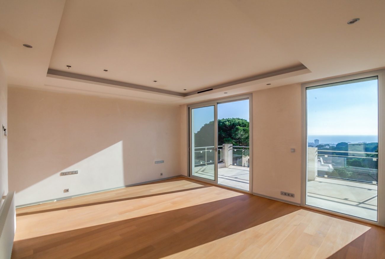 Newly constructed house with sea views
