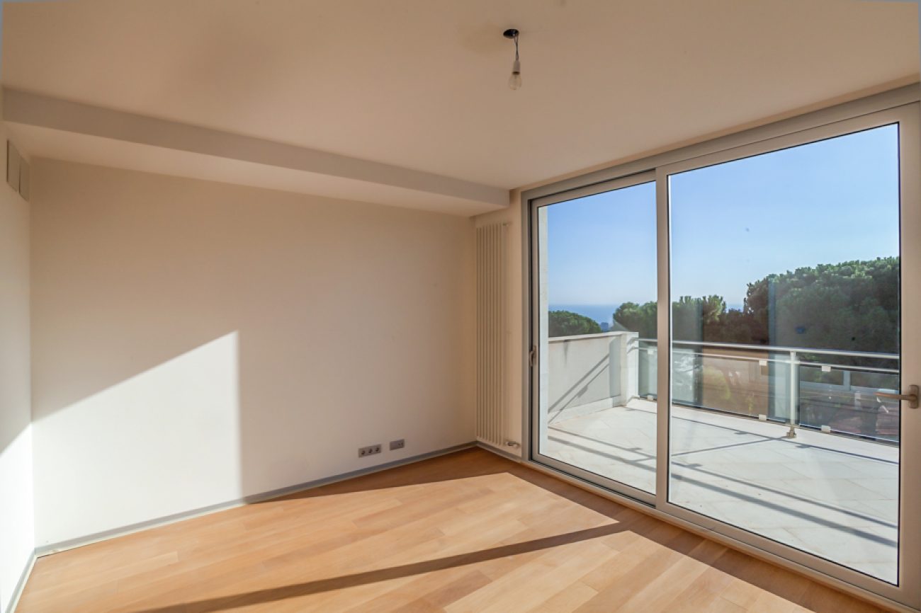 Newly constructed house with sea views