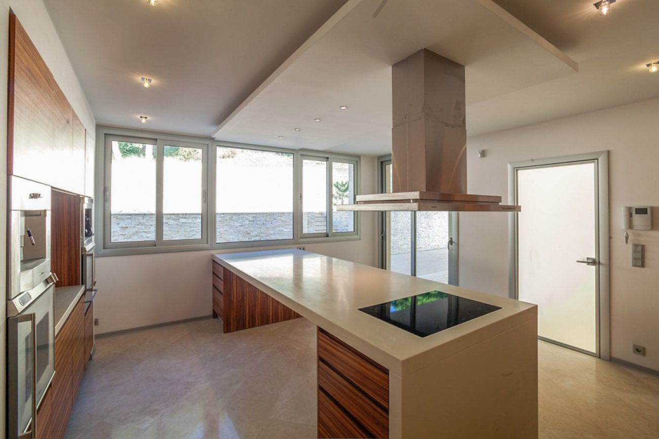 Newly constructed house with sea views
