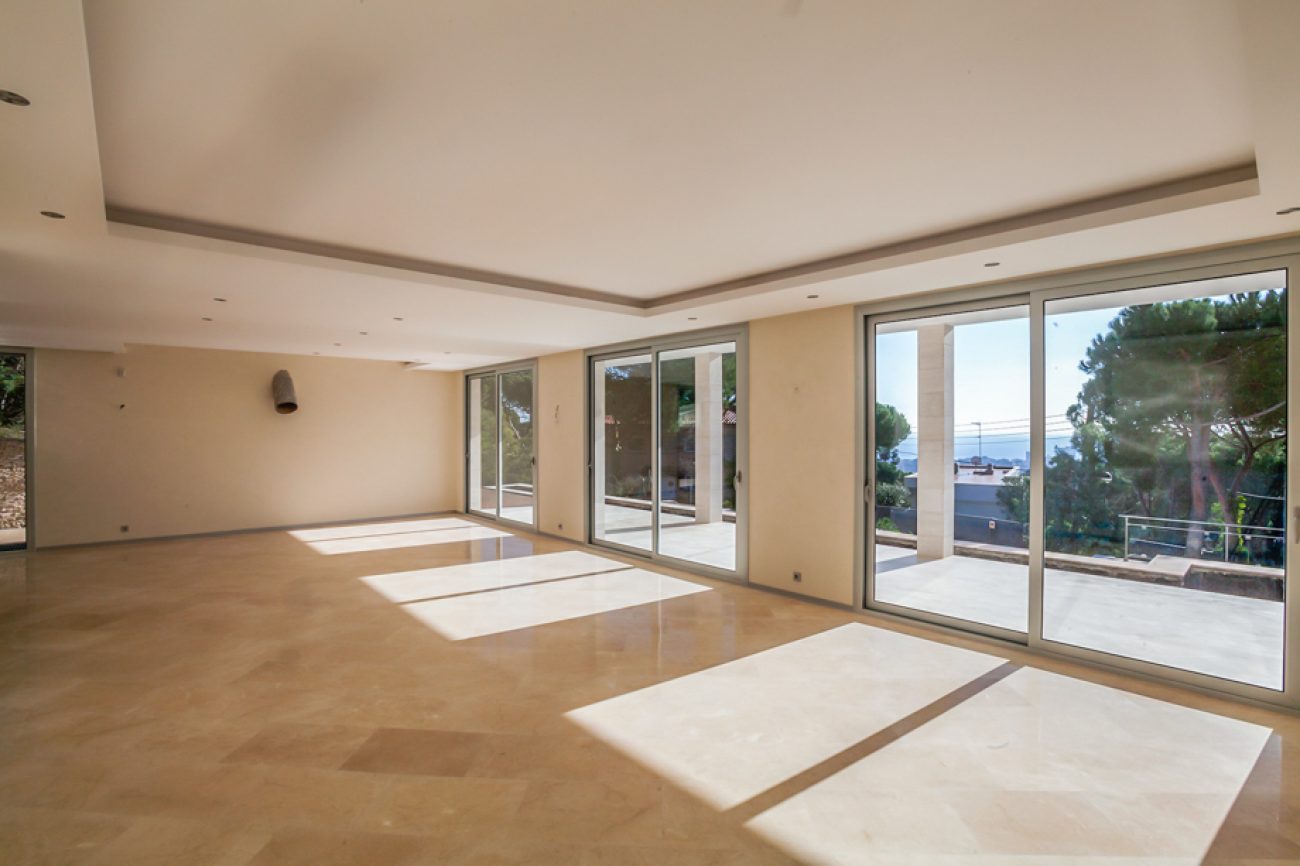 Newly constructed house with sea views