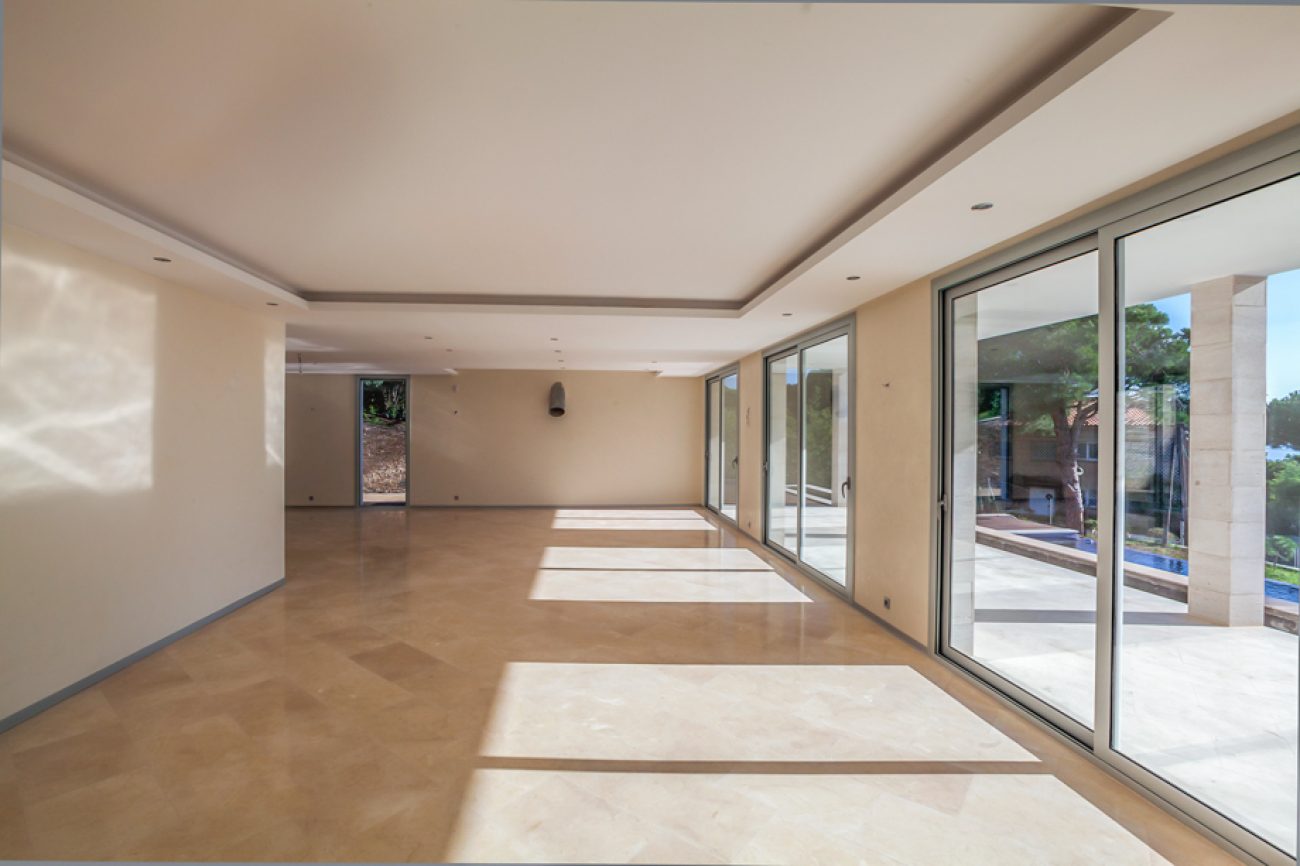Newly constructed house with sea views
