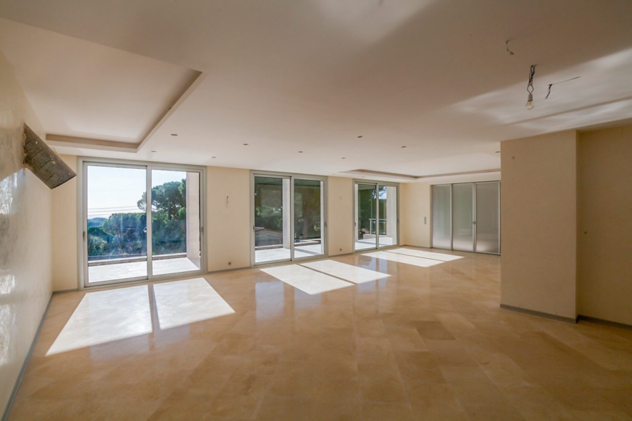 Newly constructed house with sea views