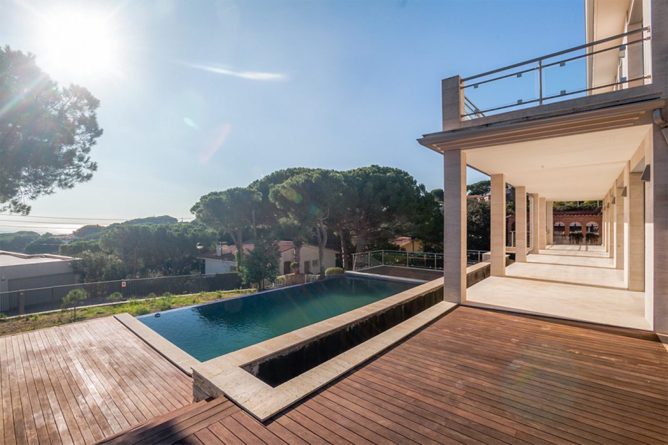 Newly constructed house with sea views