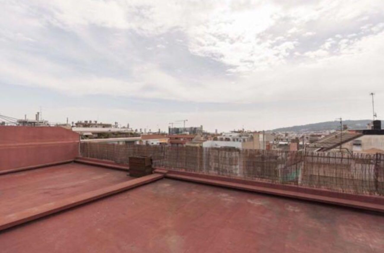 Attic flat with terrace in Nova Esquerra de l’Eixample