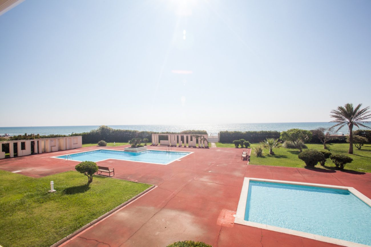 Apartment with private access to Gava Mar beach