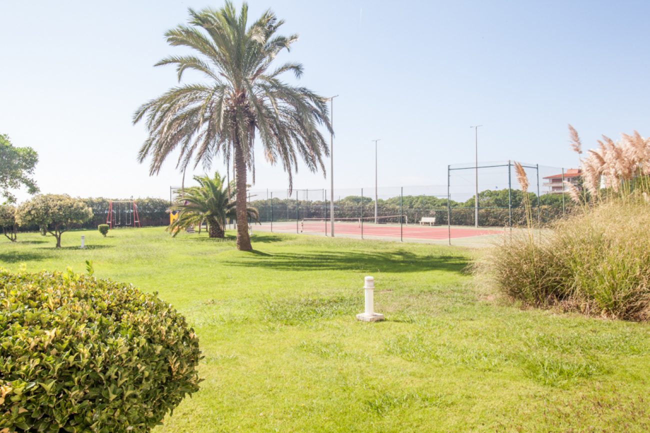 Apartment with private access to Gava Mar beach