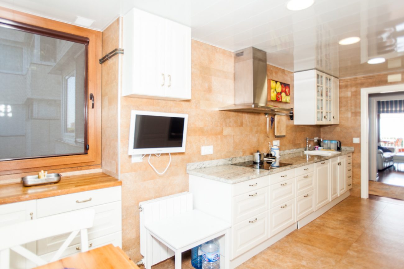 Apartment with private access to Gava Mar beach