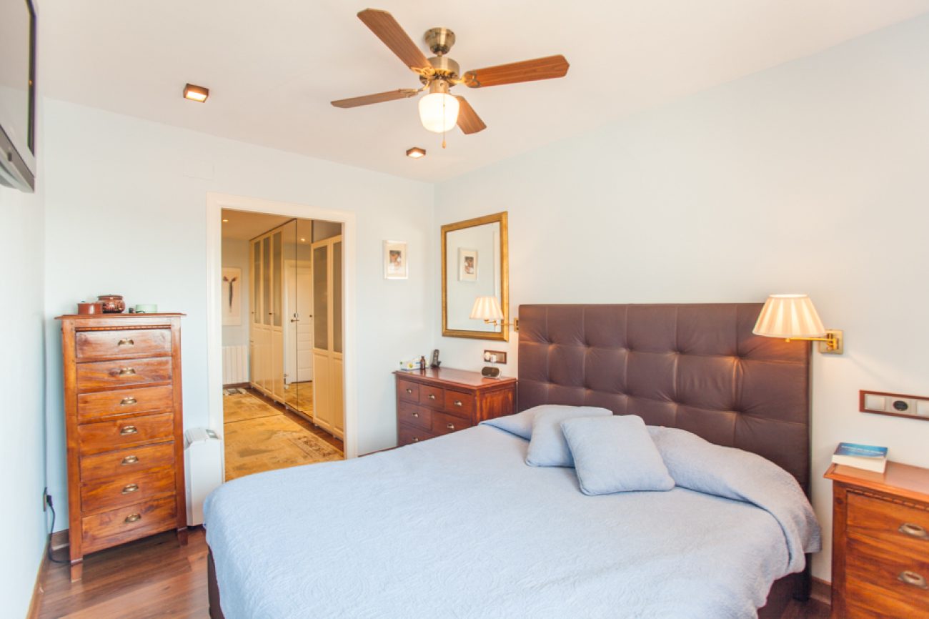 Apartment with private access to Gava Mar beach