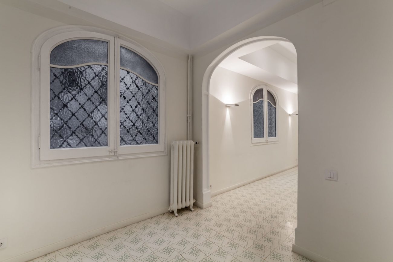 Spacious and  renovated apartment in Eixample ready-to-move-in