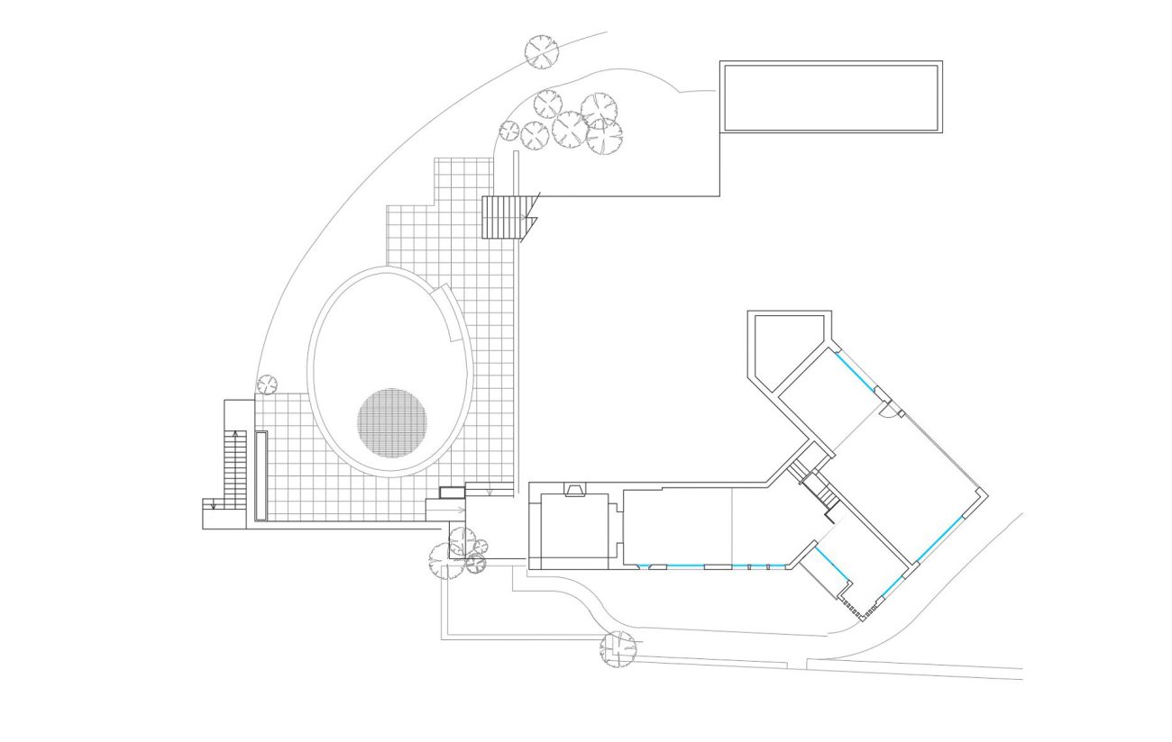 Exceptional plot with private beach