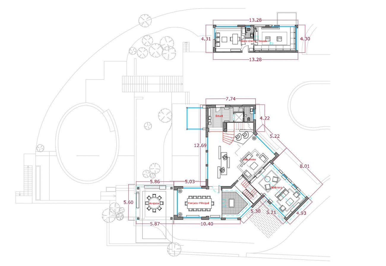 Exceptional plot with private beach