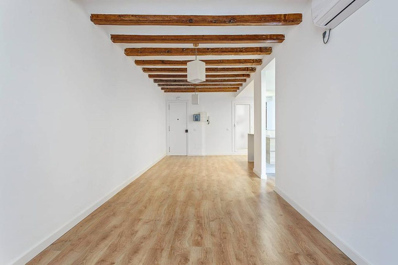 Light apartment in the “coolest” district of Barcelona