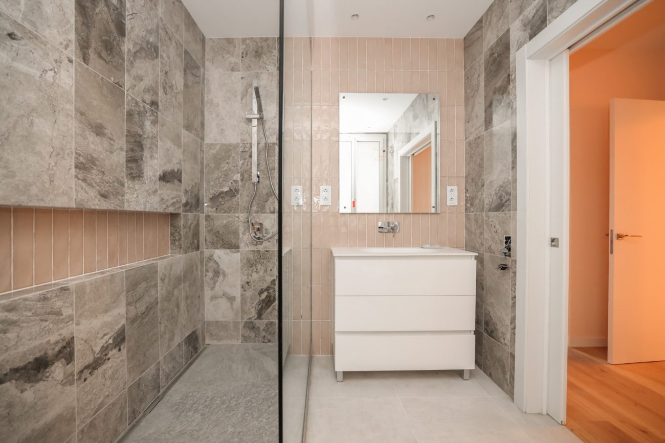 Impressive brand new newly renovated apartment next to Paseo de Gracia